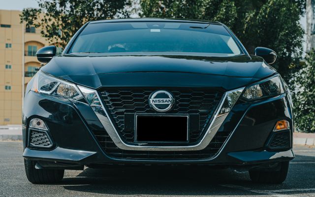 Nissan Altima - image 2