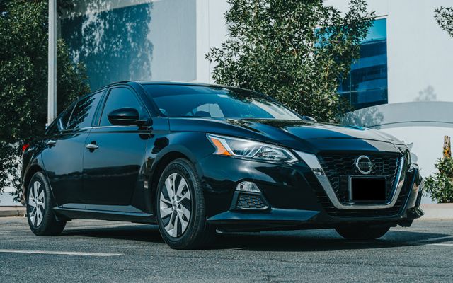 Nissan Altima - image 1