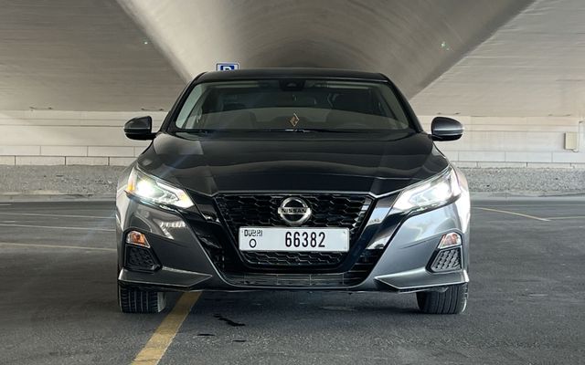 Nissan Altima - image 3
