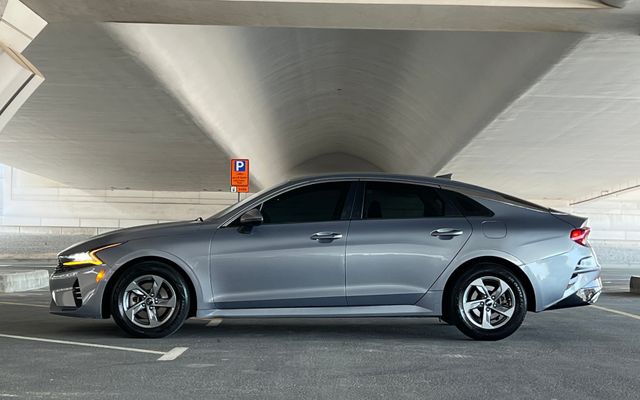 Kia K5 - image 2