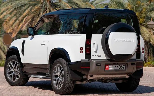 Land Rover Defender 90 SE V6 - image 4