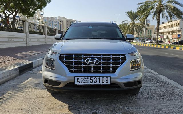 Hyundai Venue - image 2