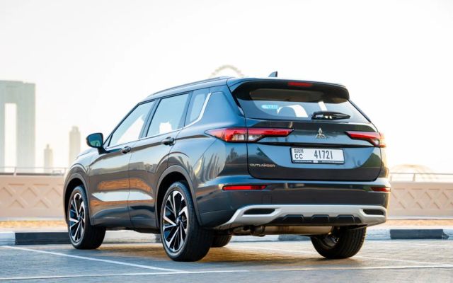 MITSUBISHI OUTLANDER (2025) - image 4