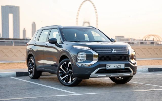 MITSUBISHI OUTLANDER (2025) - image 3