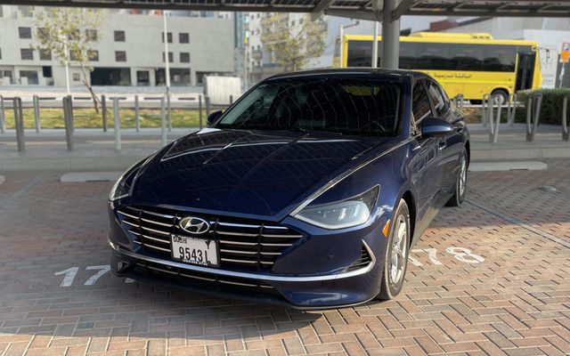 Hyundai Sonata SE - image 1