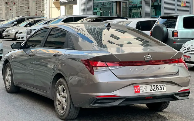 HYUNDAI ELANTRA - image 3
