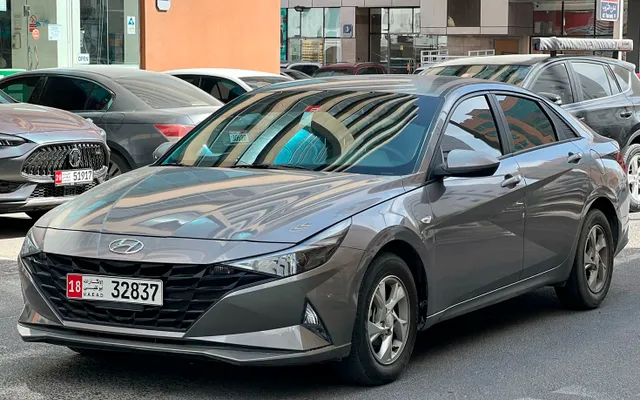 HYUNDAI ELANTRA - image 1