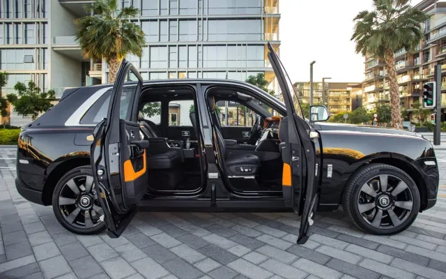 Rolls Royce Cullinan - image 2