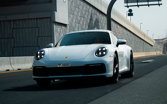 PORSCHE 911 - image 2