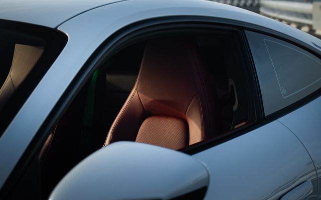 PORSCHE 911 - image 4