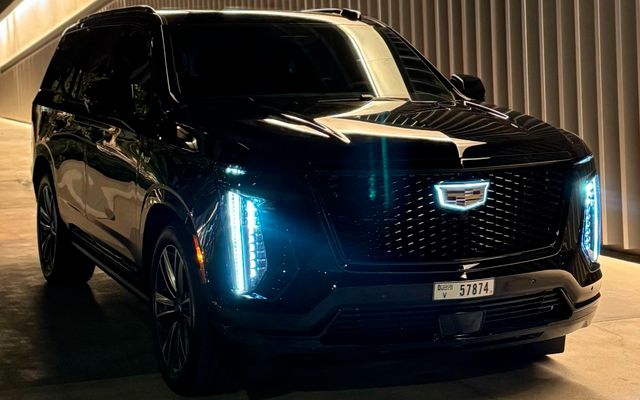 Cadillac Escalade - image 3