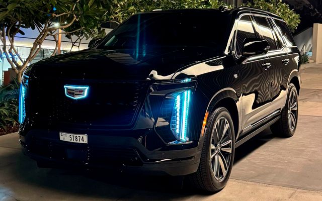 Cadillac Escalade - image 1