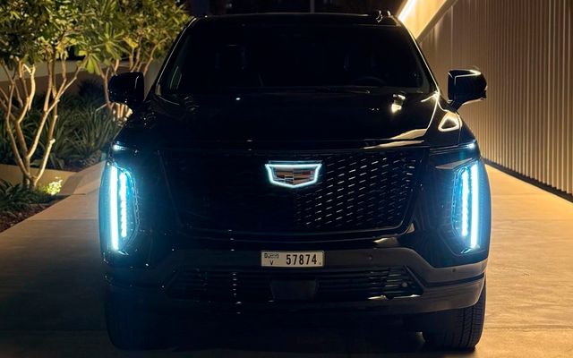 Cadillac Escalade - image 2