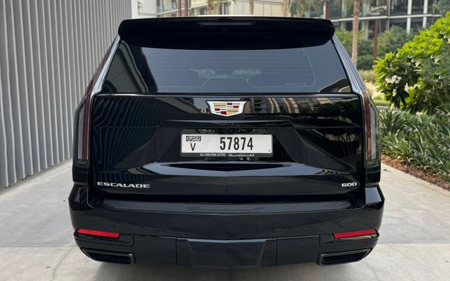 Cadillac Escalade - image 4