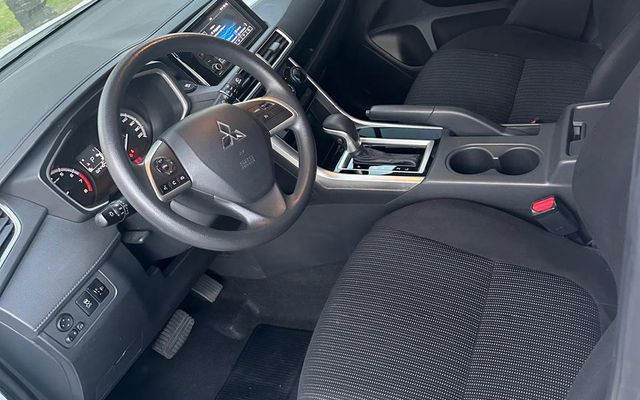 MITSUBISHI XPANDER - image 4