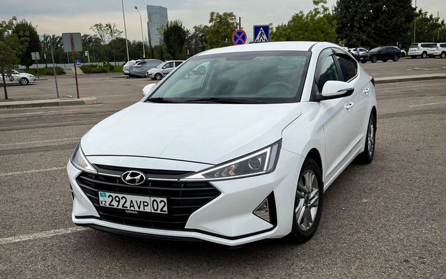 HYUNDAI ELANTRA - image 1