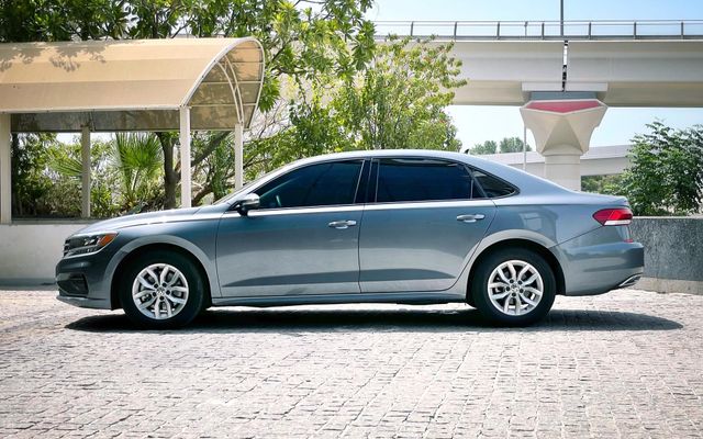 Volkswagen Passat - image 2