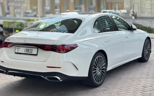 Mercedes E200 2025 - image 2