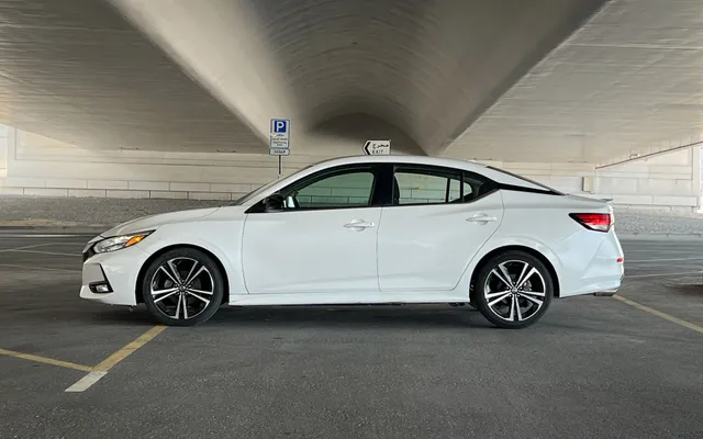 Nissan Sentra - image 2