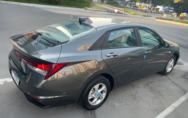 Hyundai Elantra - image 2