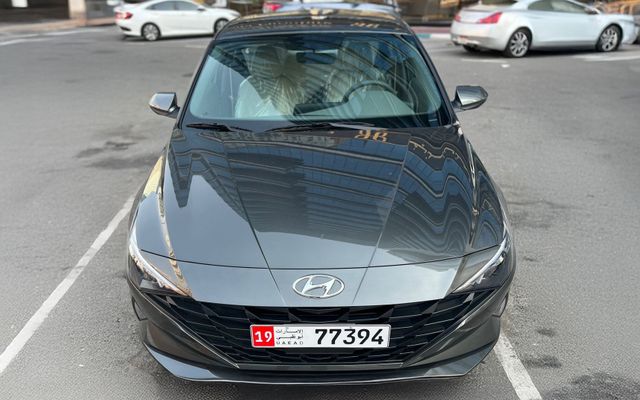 Hyundai Elantra - image 1