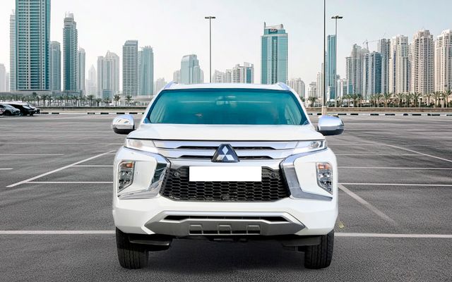 Mitsubishi Montero Sport Premium 3.0L 7 STR- - image 3