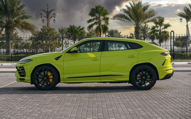 LAMBORGHINI URUS - image 2