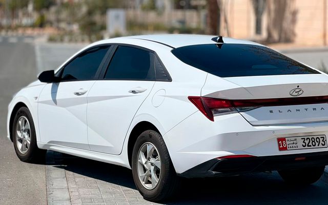HYUNDAI ELANTRA - image 3