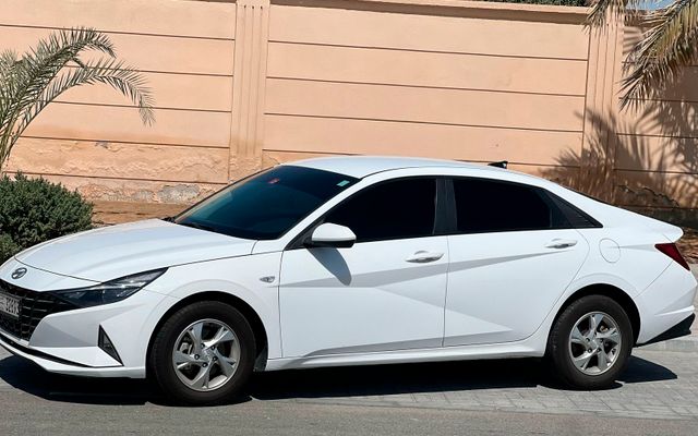 HYUNDAI ELANTRA - image 2