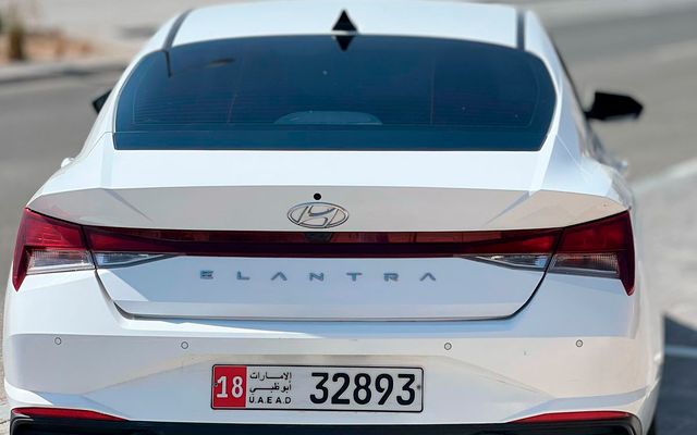 HYUNDAI ELANTRA - image 4