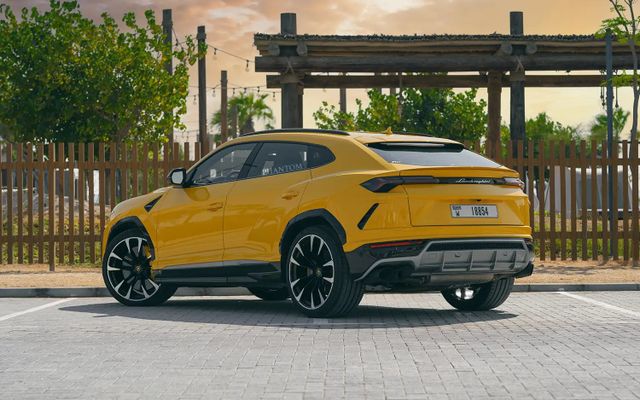 LAMBORGHINI URUS - image 4