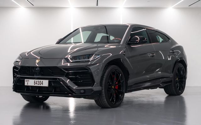 Lamborghini  URUS - image 1