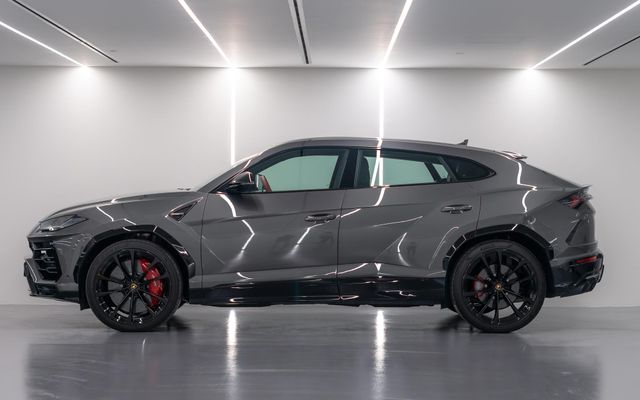 Lamborghini  URUS - image 2