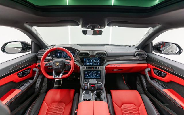 Lamborghini  URUS - image 4