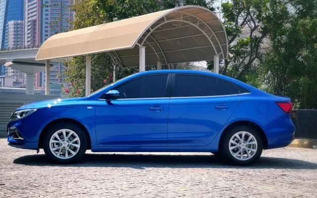 MG 5 MID - image 2