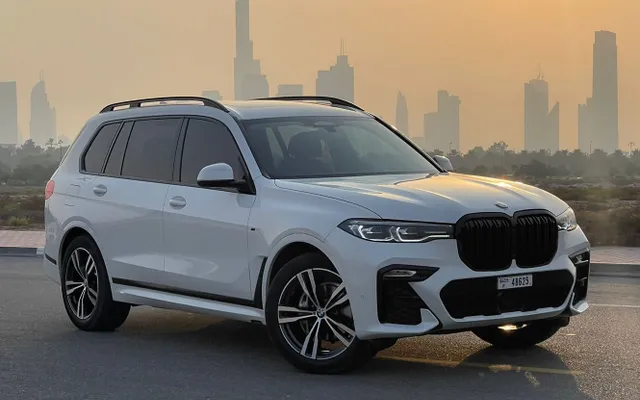 BMW X7 - image 1