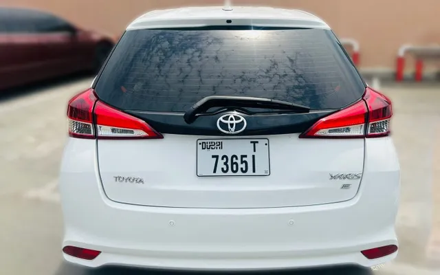 TOYOTA YARIS 1.3 - image 4