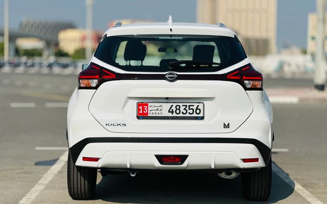 NISSAN KICKS SV - image 4