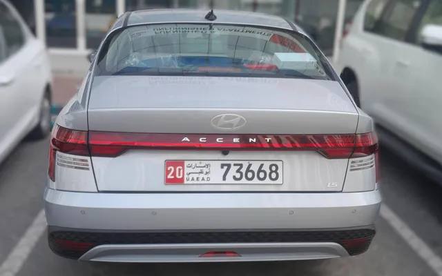Hyundai Accent - image 2