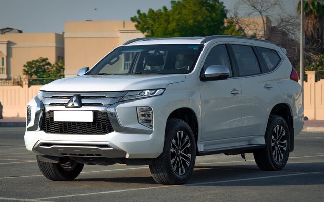MITSUBISHI MONTERO - image 1
