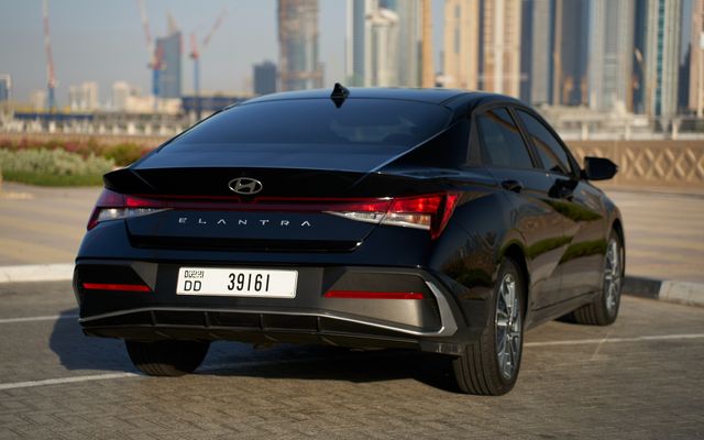 HYUNDAI ELANTRA - image 3