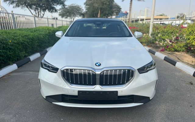 BMW 5 Series - image 2