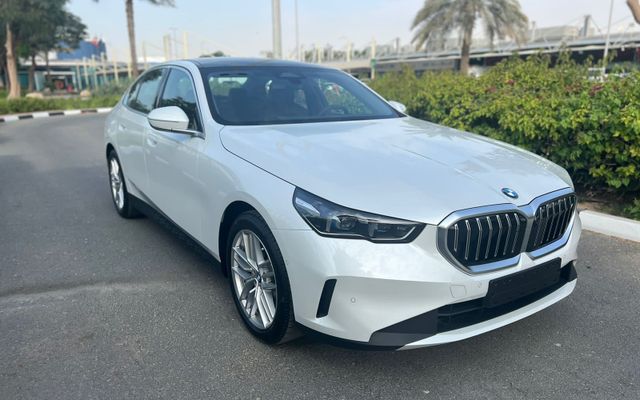 BMW 5 Series - image 3