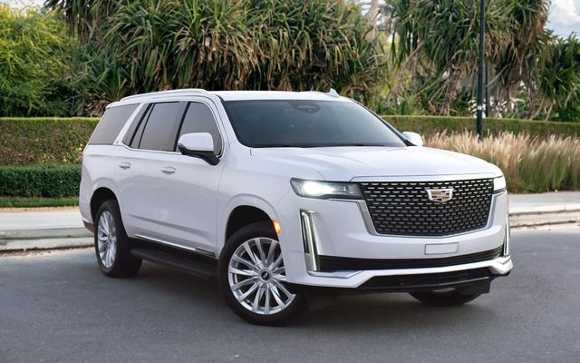 Cadillac Escalade - image 1