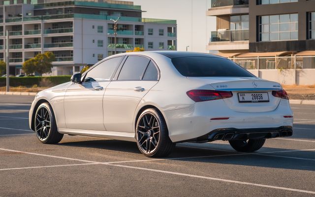Mercedes E350 AMG - image 3