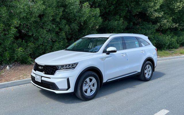 KIA Sorento - image 1