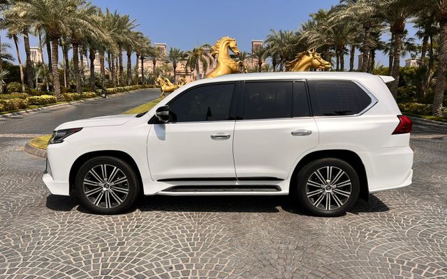 Lexus LX570 Signature - image 2