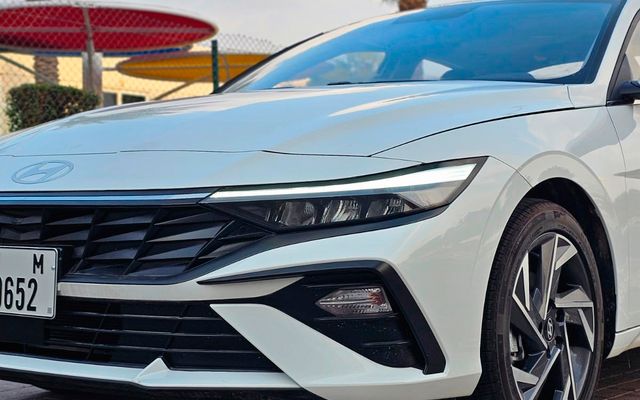 HYUNDAI ELANTRA - image 3