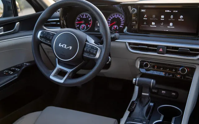 KIA K5 - image 4