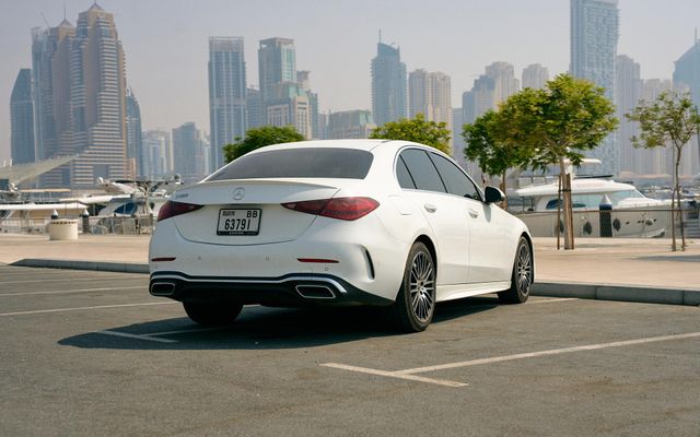 Mercedes-Benz C300 - image 3
